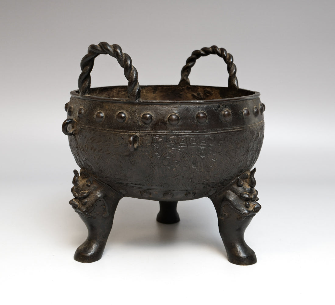Een bronzen drievoetwierookvat uit de Ming-dynastie