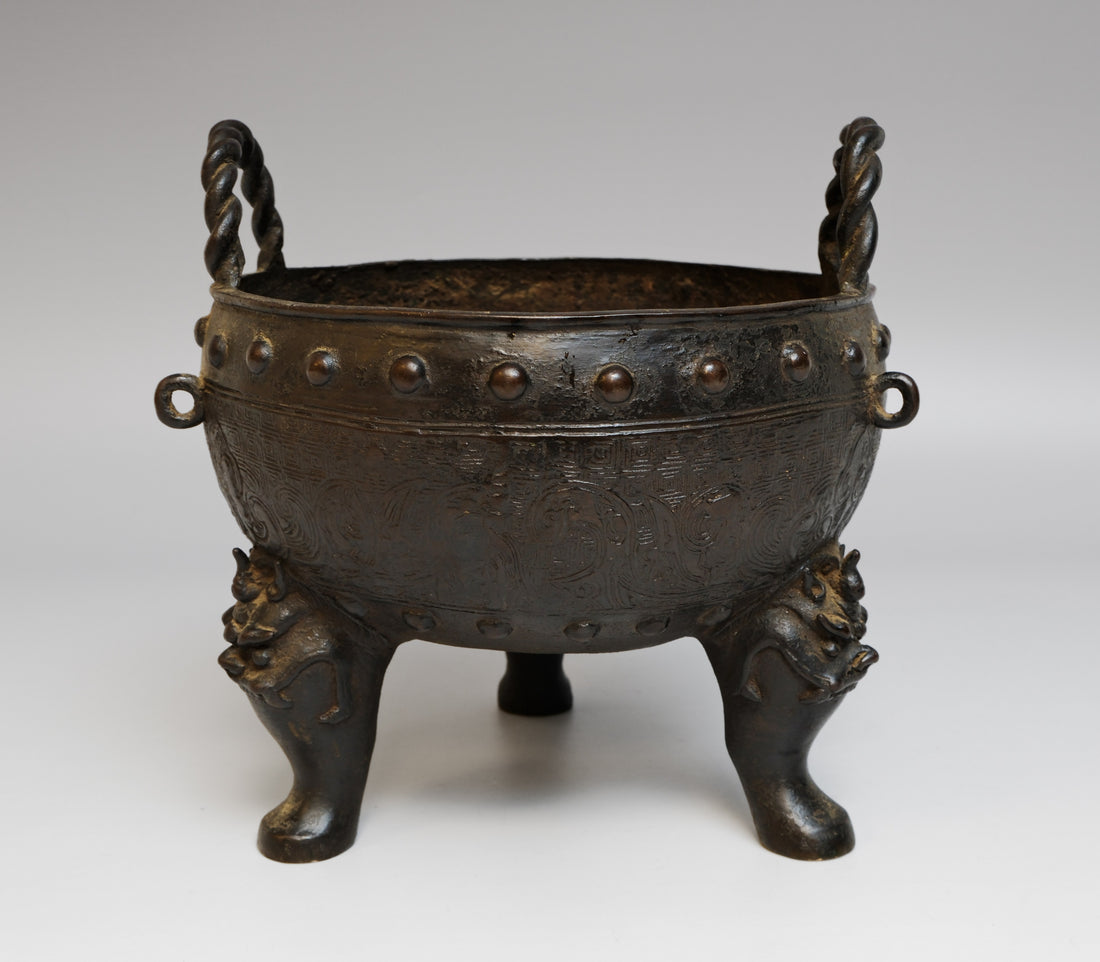 Een bronzen drievoetwierookvat uit de Ming-dynastie