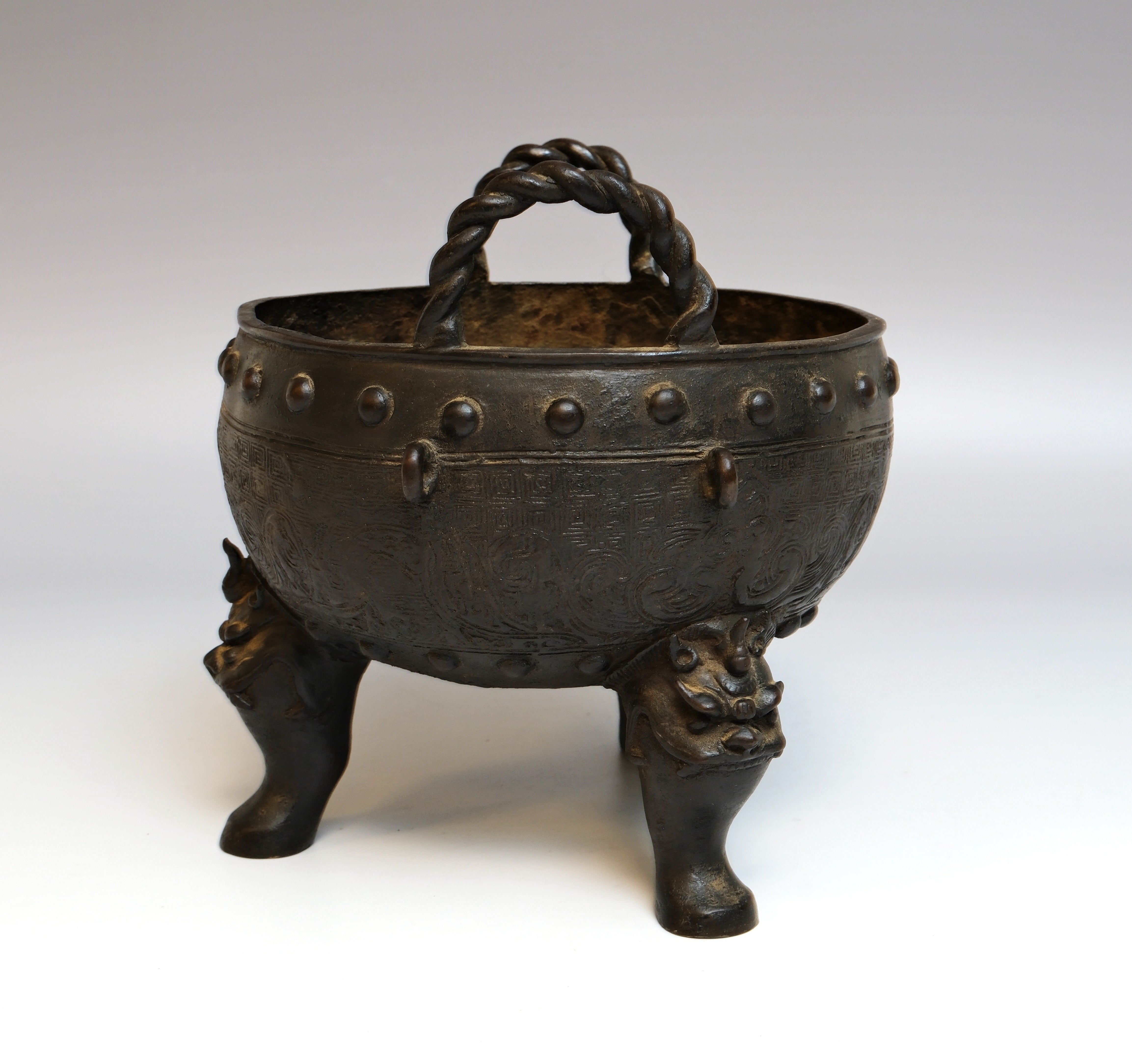 Een bronzen drievoetwierookvat uit de Ming-dynastie