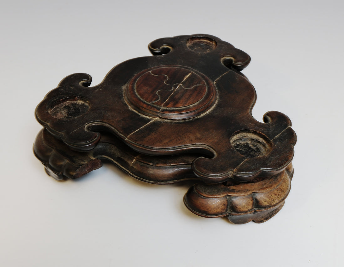 Een bronzen drievoetwierookvat uit de Ming-dynastie
