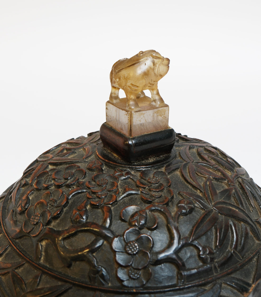 Een bronzen drievoetwierookvat uit de Ming-dynastie